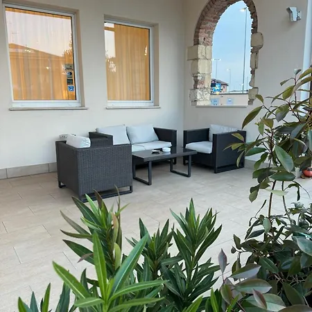 Dore Отель Кастельнуово-дель-Гарда