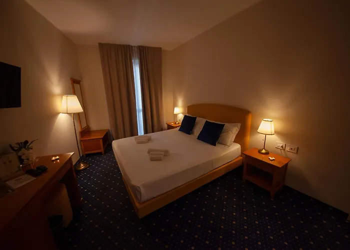 多里酒店 3* 卡斯特努沃德加尔达