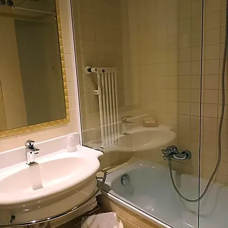 Dore Hotell