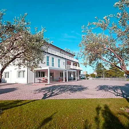 Hotel Dore